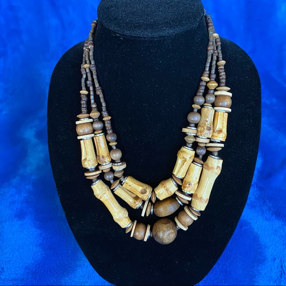Chicos NWOT bamboo 3 string necklace
